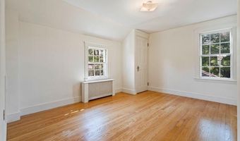5 Phillips Rd, Falmouth, ME 04105