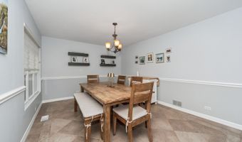 18 W Appletree Ln, Arlington Heights, IL 60004