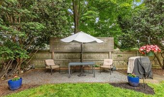 61 Harlem St, East Providence, RI 02916