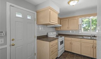 9 Gardner Ave, Cranston, RI 02910