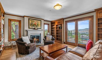 551 Strawberry Ln, Ashland, OR 97520