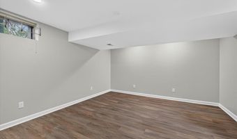 863 Woods Mill Rd, Ballwin, MO 63011