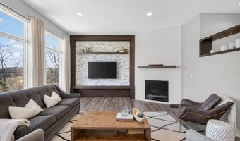 1053 Aaron Ct, Adel, IA 50003