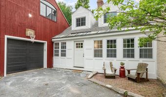 15 Chapel St, Ashburnham, MA 01430