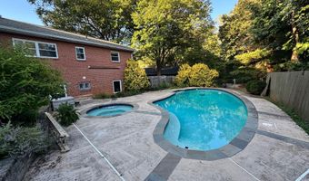 4300 37TH Rd N, Arlington, VA 22207