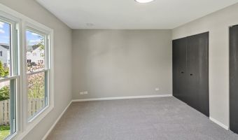 731 Roaring Brook Ln, Algonquin, IL 60102