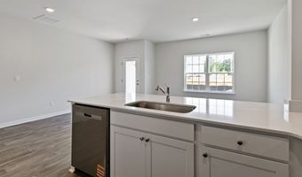 221 Maddox Dr, Aberdeen, NC 28315
