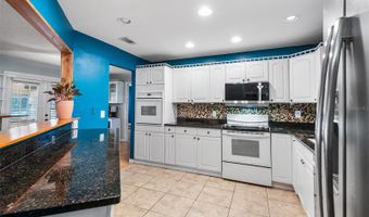 905 VAN Dr, Auburndale, FL 33823