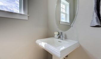 934 19TH St S, Arlington, VA 22202