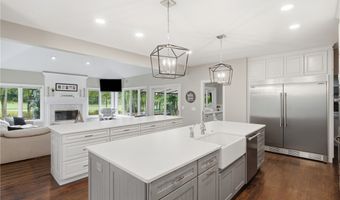 315 Glengarry Dr, Aurora, OH 44202