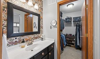 5325 Highpointe Ter, Bloomington, MN 55437