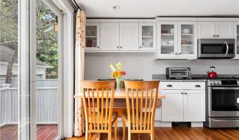 82 Sefton Dr, Cranston, RI 02905