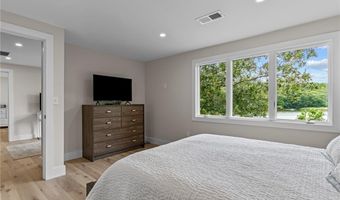8 Woodsia Rd, Narragansett, RI 02874