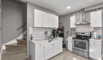 15 New Ln, Cromwell, CT 06416