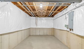 2660 Harnish Dr, Algonquin, IL 60102