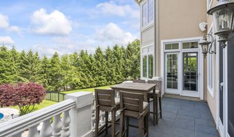1 Stoneridge Dr, Albany, NY 12211