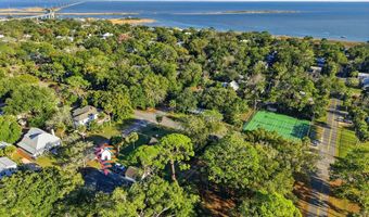72 13th St, Apalachicola, FL 32320