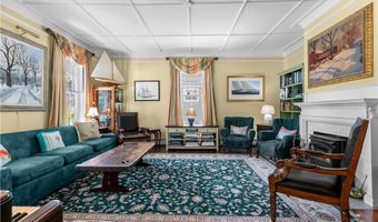 22 Greenough Pl, Newport, RI 02840