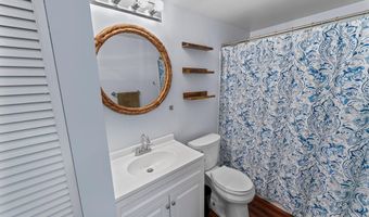 301 S REYNOLDS St 202, Alexandria, VA 22304