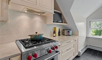 127 Harrison Ave 7, Newport, RI 02840