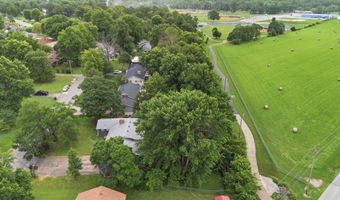 912 W Pleasant St, Aurora, MO 65605