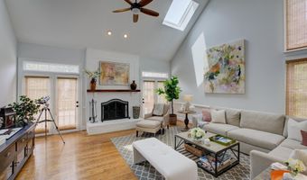 9110 WILLOW GATE Ln, Bethesda, MD 20817