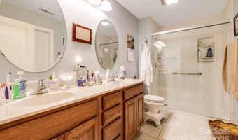 28 Trafalgar Cir, Asheville, NC 28805