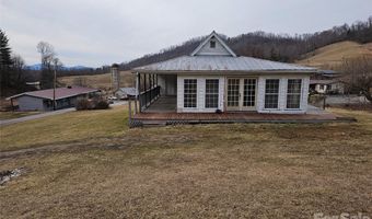 656 Water St, Bakersville, NC 28705