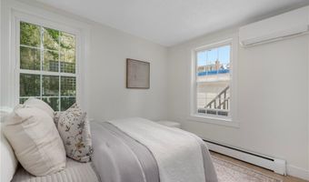 28 Young St 1, Newport, RI 02840