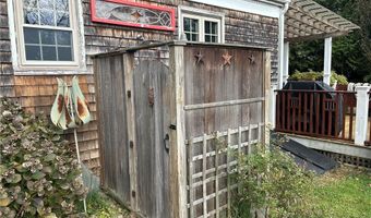 7 Boulevard E, Middletown, RI 02842