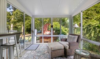 24 Liberty St, Clinton, CT 06413