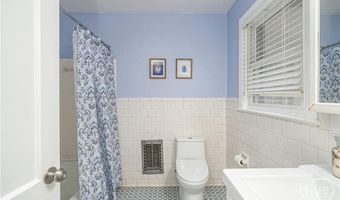 14 E 54th St, Savannah, GA 31405
