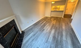 901 N MONROE St 313, Arlington, VA 22201