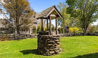 6 Baldwin Rd, Middletown, RI 02842