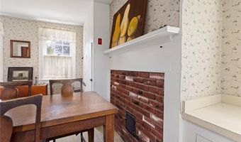 6 Baldwin Rd, Middletown, RI 02842