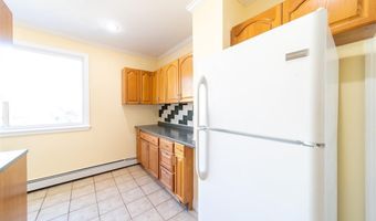 14 MEADOW St, Bayonne, NJ 07002