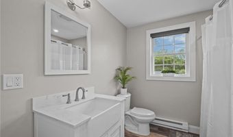 105 Amy Dr, Cranston, RI 02921