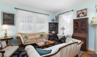 55 Hunter Ave, Newport, RI 02840