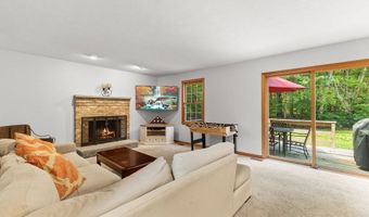 4 Crestwood Dr, Blackstone, MA 01504