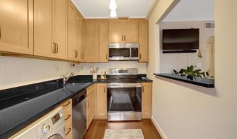 1251 E ABINGDON Dr #1121, Alexandria, VA 22314