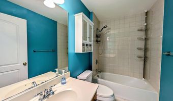 68 Lawrence Ave 68, Danbury, CT 06810