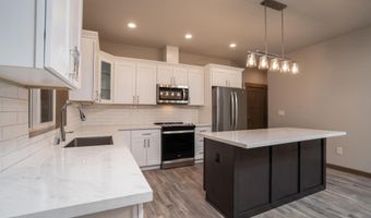 311 E Lakeland Dr, Allyn, WA 98524