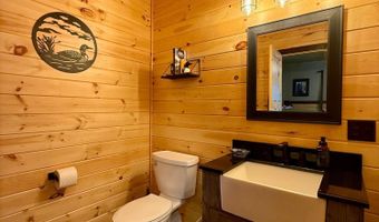 8 Breezy Knoll Ln, Baileyville, ME 04694
