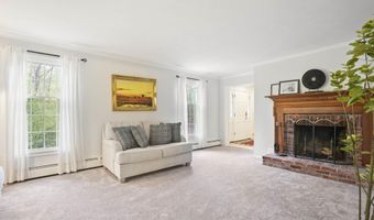 15 Roosevelt Dr, Bedford, NH 03110