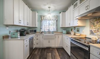 830 DIVISION St SE, Bandon, OR 97411