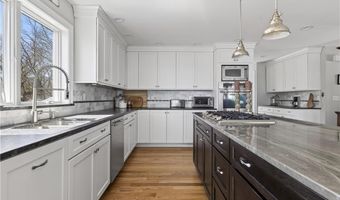 110 Sea View Ave, North Kingstown, RI 02852