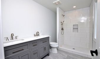 81 Club Dr, Berlin, CT 06037