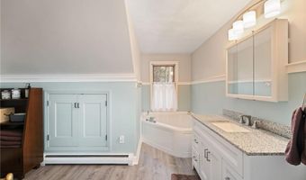 511 Tripps Corner Rd, Exeter, RI 02822