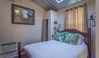 19 Leslie St, Apalachicola, FL 32320