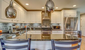 17500 Bridle Dr, Abingdon, VA 24210